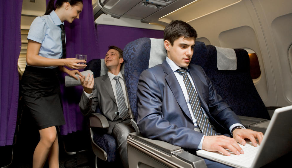 FLYFL�RT: Flere flyselskaper legger n� til rette for at det kan oppst� s�t musikk p� turen. Foto: COLOURBOX