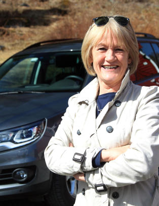 N� er jentene p� SUV-kj�ret