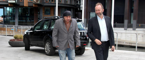 Her forlater Little Steven hotellet med Trond Giske
