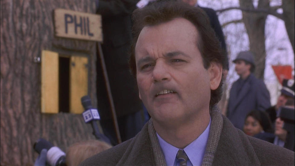 EN NY DAG TRUER: N� om dagen hylles �Groundhog Day� av alt fra religi�se ledere til kunstfilmentusiaster, og hovedrolleinnehaver Bill Murray er for lengst blitt kultforklart. Men de norske kritikerne hatet den da den kom.