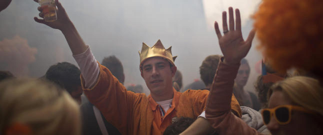 Slik feires det nye kongeparet