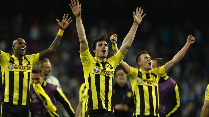  WEMBLEY: Dortmund-spillerne Felipe Santana (f.v)  og Mats Hummels feirer at laget skal til finale p� Wembley. Foto:AP Photo / Andres Kudacki / NTB Scanpix