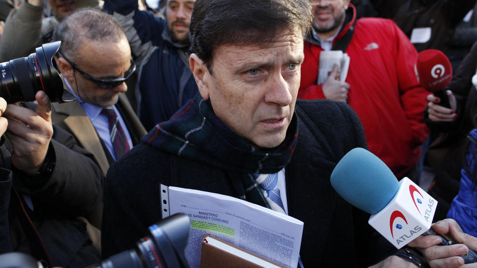  REAKSJONER:  Dopinglegen Eufemiano Fuentes ble i g�r d�mt til ett �rs fengsel. Men mest reaksjoner har det kommer p� at dommeren i saken ikke vil overgi beviser og blodposer til internasjonale anti-dopingmyndigheter. Foto:AP Photo / Andres Kudacki / NTB scanpix