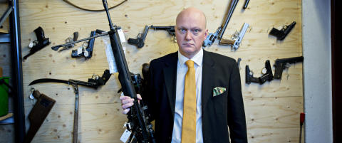 - Ta v�pnene fra kriminelle!
