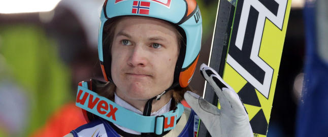 - De har bedt meg om � ta det piano