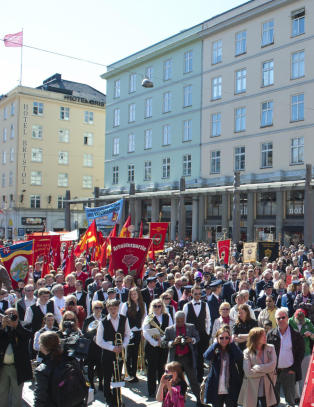 - Alles rett til et anstendig liv skal ikke hvile p� noens gode vilje
