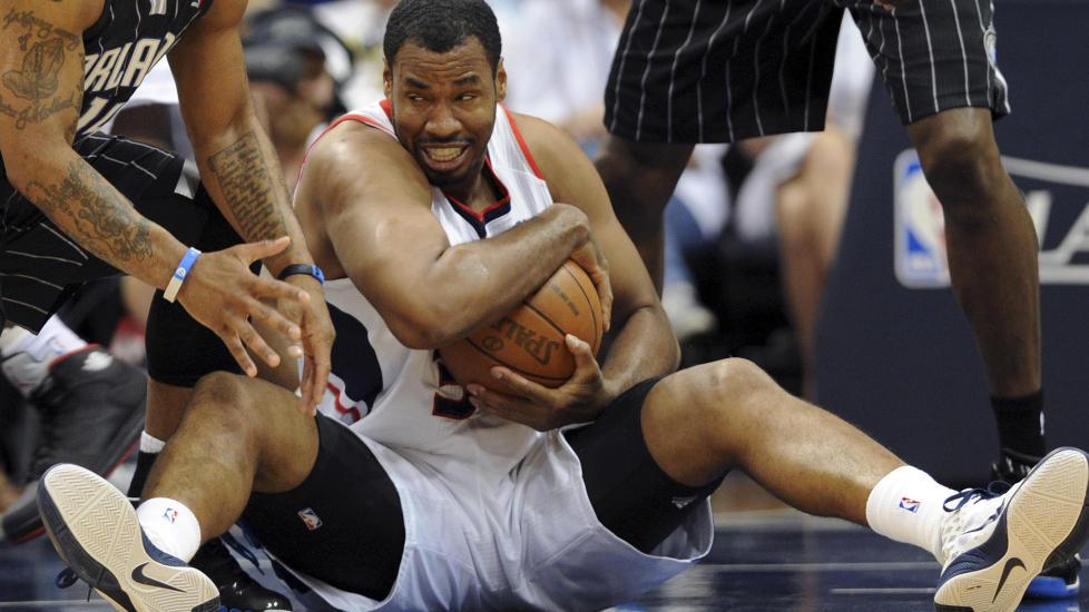 HOLDT SIN LEGNING SKJULT: Jason Collins var sammen med Carolyn Moos i sju �r. Paret var ogs� forlovet. Hun fikk nylig vite at Collins er homofil. Foto: REUTERS/David Tulis/NTB scanpix