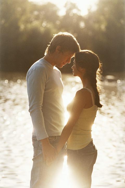 MOTIVERTE: Vitters� mener at forelskelse egentlig handler om motivasjon.  Om � v�re villig til � inng� et forpliktende fellesskap med en romantisk partner. Illustrasjonsfoto: THINKSTOCK.