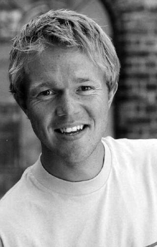 LIKHETSTREKK: Ole Andr� Sivertsen mener at frykt og forelskelse har flere likhetstrekk, for eksempel bankende hjerte, blussende kinn og svette armhuler. Foto: ASCHEHOUG.