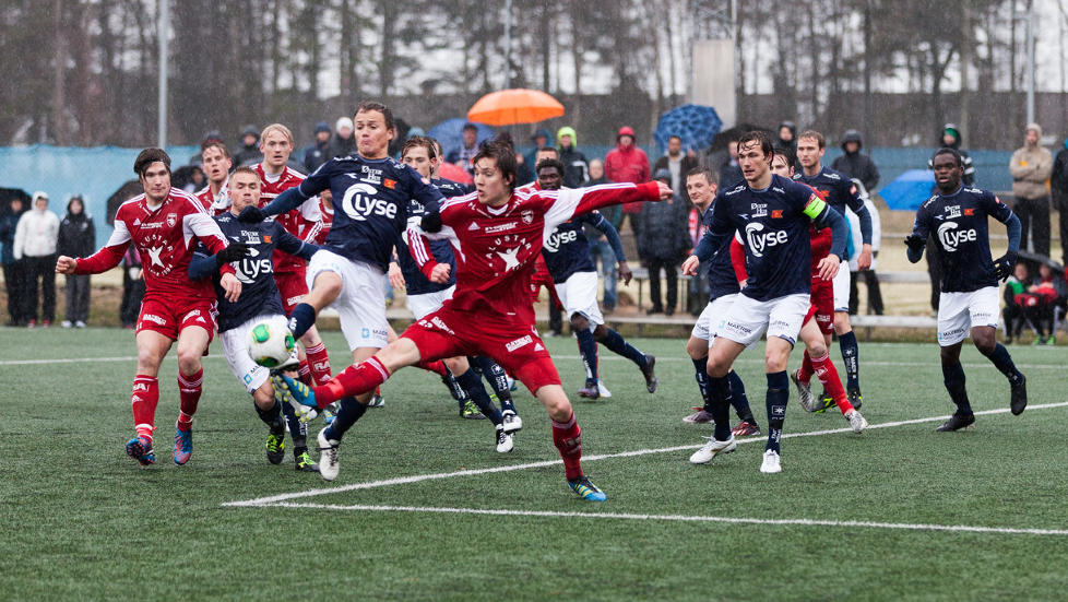 SCORET: Vidar Nisja satte inn Vikings f�rste m�l etter kun 45 sekunder. Foto: Anders Vinje