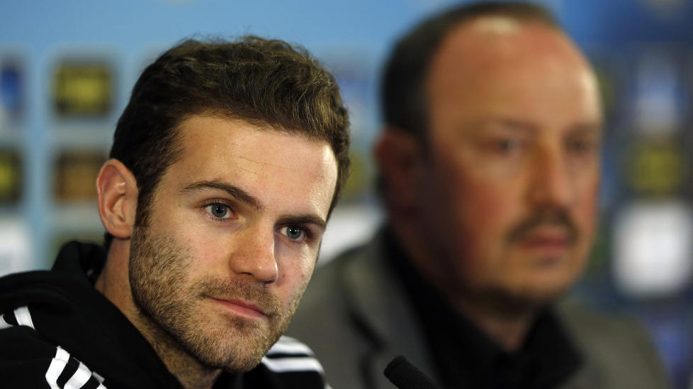  M� ANGRIPE:  Juan Mata og manager Rafael Benitez m�tte pressen i forkant av oppgj�ret mot Basel i kveld. Begge er redde for hva sveitserne f�r til p� Stamford Bridge. Foto: REUTERS / Eddie Keogh / NTB Scanpix