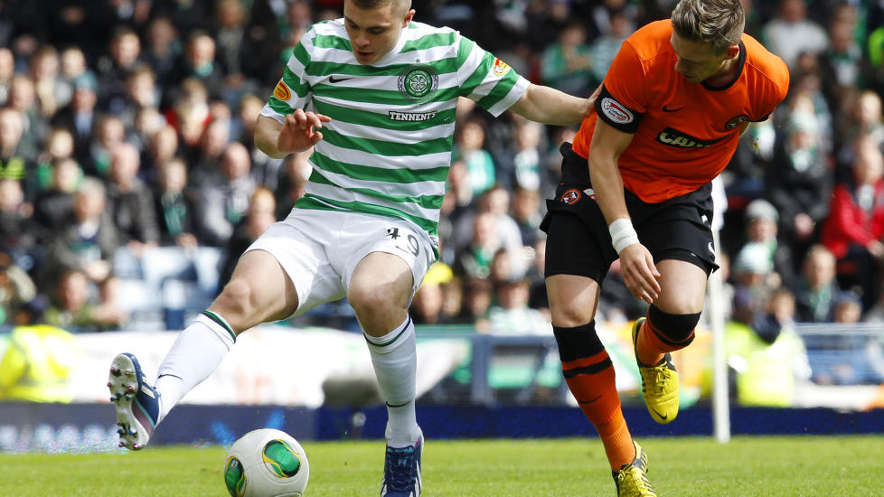  TRENGER ET L�FT:  Skottene vurderer � bytte til nordisk fotballsesong, og spille fra april til oktober. Grunnen er d�rlige baner vinterstid og utsatte kamper. Foto: REUTERS / David Moir / NTB Scanpix