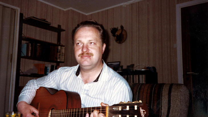 ELSKET MUSIKK: Ivar Kjell Granberg var lidenskapelig opptatt av musikk. Som ung mann spilte han i bandet Ghostriders, som i en periode opptr�dte p� en del offentlige fester i Nordland. Foto: Privat