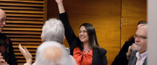 - Grensa mellom familie og individ skaper splid i h�yre