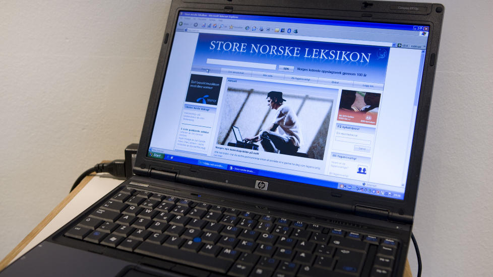 KLASSEREISE: Snl.no har med m�lrettede og sv�rt kompetente medarbeidere &mdash; med millioner fra Fritt Ord i ryggen - bygget opp nettsiden p� ny, og utviklet en kunnskapstjeneste av klasse. Den gamle, annonsefinansierte gratisversjonen var ikke liv laga. Berit Roald / SCANPIX