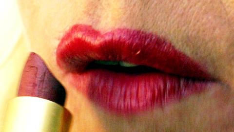 SER R�DT: Ledelsen i Turkish Airllines vil forby at kvinnelige kabinansatte pynter seg med r�d leppestift. Foto: GORM KALLESTAD / NTB SCANPIX