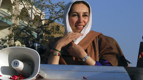 SISTE OFFENTLIGE OPPTREDEN: Benazir Bhutto bare timer f�r hun ble drept i 27. desember 2007. Foto: AP / Mohammad Javed / NTB scanpix