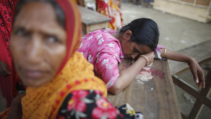 JOBBER FOR VESTLIGE KLESKJEDER: Britiske Primark, italienske Benetton og spanske Mango er blant de vestlige kleskjedene som har f�tt produkter laget ved fabrikkene i Rana Plaza.

Ulykken har f�rt til fornyet s�kelys p� arbeidsforholdene ved tekstilfabrikker i Asia, og det har v�rt holdt m�ter mellom kleskjeder i Europa og Canada for � dr�fte krav om bedre arbeidsforhold og sikkerhet. Foto: REUTERS/ANDREW BIRAJ/NTB SCANPIX