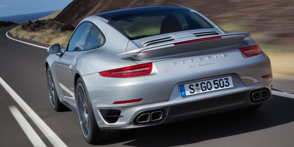 BRED HEKK: Nye 911 Turbo er det bredeste 911 hittil - 28 mm bredere enn Carrera og Carrera 4-modellene. Akselavstanden er ogs� en centimeter lengre. FOTO: Porsche