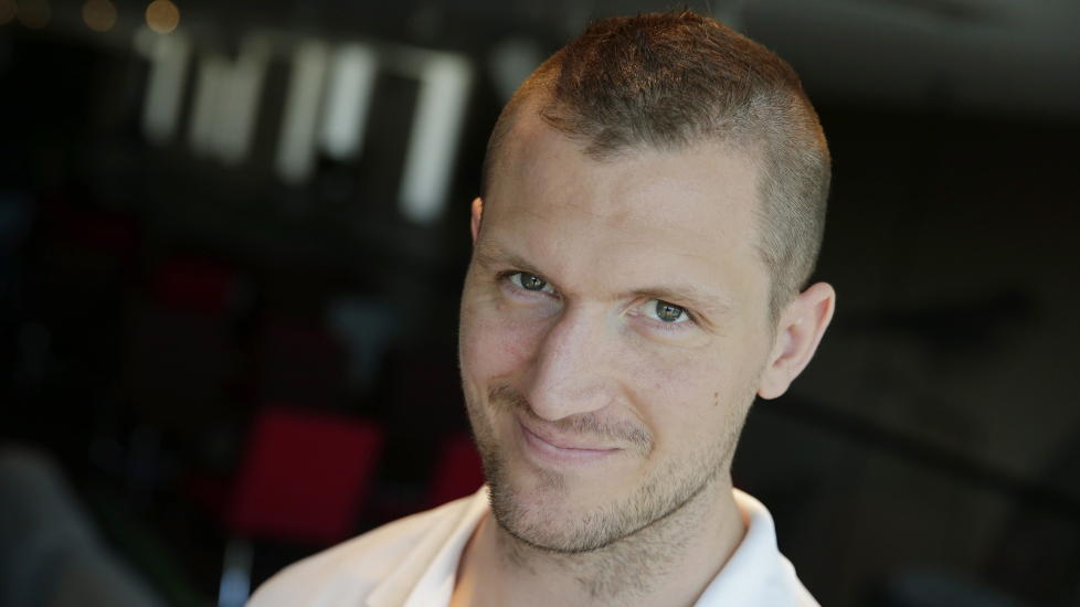  T�FT:  Landslagskaptein Ole-Kristian Tollefsen tror det � n� en kvartfinale blir t�ffere i �r enn i fjor for hokceygutta, som spiller sin f�rste VM-kamp l�rdag. Foto: H�kon Mosvold Larsen / NTB scanpix