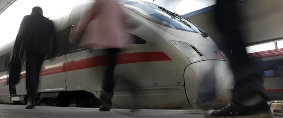 - V�r ambisi�s, H�yre!