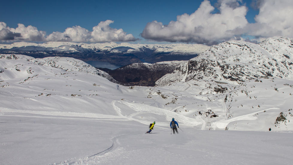 BREEN: Flottere blir det ikke for dem som elsker � st� p� ski hele �ret. Foto: JAN PETTER SVENDAL