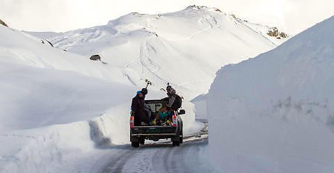 VINTERDEKK: Skal du kj�re selv til isbreen for � st� p� ski, regn med sn�f�re. Foto: JAN PETTER SVENDAL