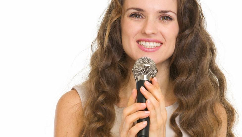 IKKE V�R NERV�S: Du fikser glatt � holde en flott tale i bryllupet s� lenge du tar til deg gode tips, �ver noen ganger og vet hva du skal droppe. Illustrasjonsfoto: THINKSTOCK.