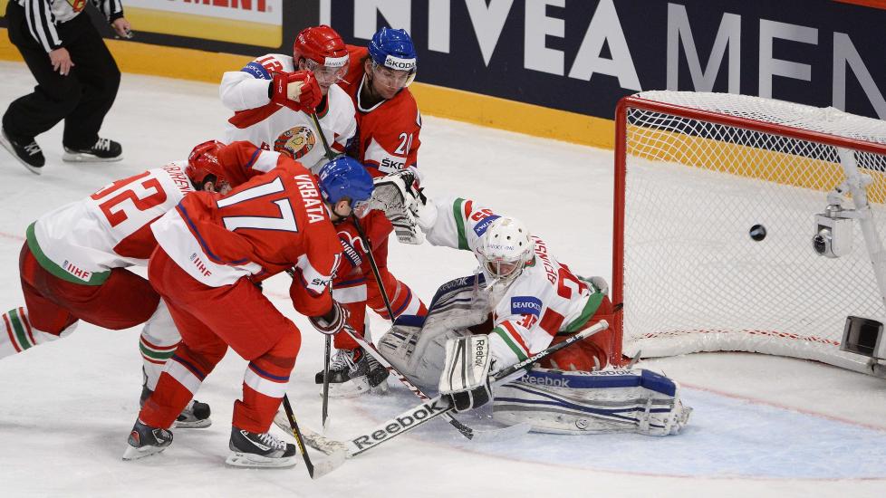 TOM�LSSEIER: Tsjekkias Radim Vrbata scorer 2-0-m�let mot Hviterussland i den f�rste kampen i Norges gruppe i ishockey-VM. Norge �pner mot Slovenia i morgen. Foto: Jonathan Nackstrand, AFP / NTB Scanpix