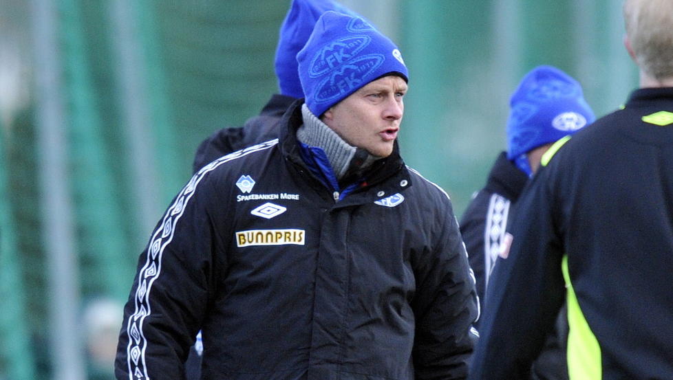 BEKLAGER SPR�KBRUK: Ole Gunnar Solskj�r sier han var �sint i ett sekund� under cupkampen mot By�sen. Han beklager ordvalget sitt overfor en By�sen-spiller. Foto: Ned Alley / NTB Scanpix