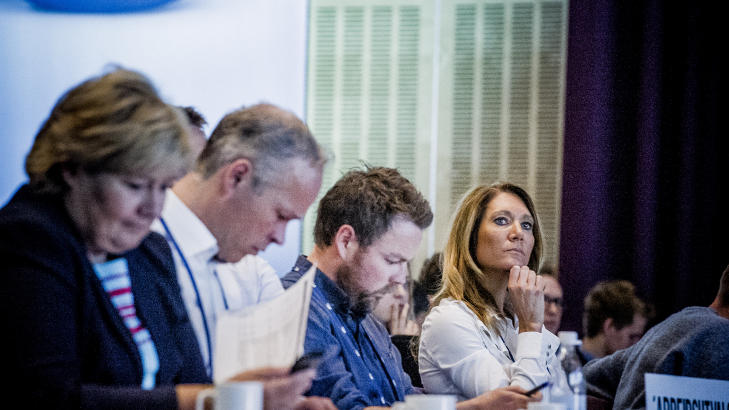 JULIE VS ERNA: Erna Solberg �nsker � fjerne abortloven. Julie Brodtkorb (t.h) er imot. Foto: Thomas Rasmus Skaug/ Dagbladet.