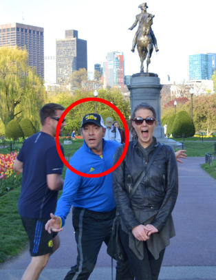 Sjekk hvem som plutselig dukket opp p� danske Christinas turistbilde