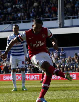 Her scorer Walcott sesongens raskeste PL-m�l