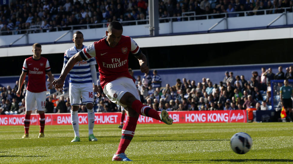 KJAPP: Theo Walcott fikk st� alene bak QPRs frynsete forsvarslinje og ta imot en god pasning fra Mikel Arteta. Skuddet gikk i m�l via Robert Green bare 20 sekunder inn i kampen. Foto: Eddie Keogh, Reuters / NTB Scanpix