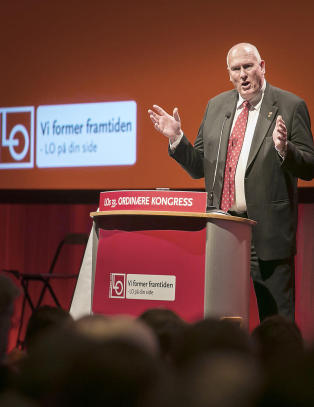 Fl�then gir Stoltenberg ryggdekning