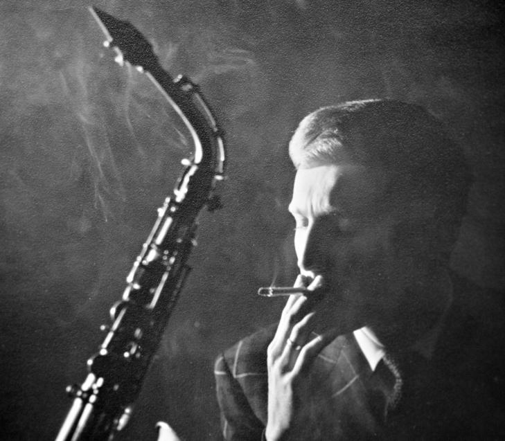  OGS� EN LEGENDE:  Leif Preus, portrett fra 1950-tallet av sitt bysbarn fra Horten, Rolv Wesenlund -  da som jazzmusiker. FOTO: LEIF PREUS/AVFOTOGRAFERING PRIVAT SAMLING: J�RN H. MOEN/DAGBLADET.