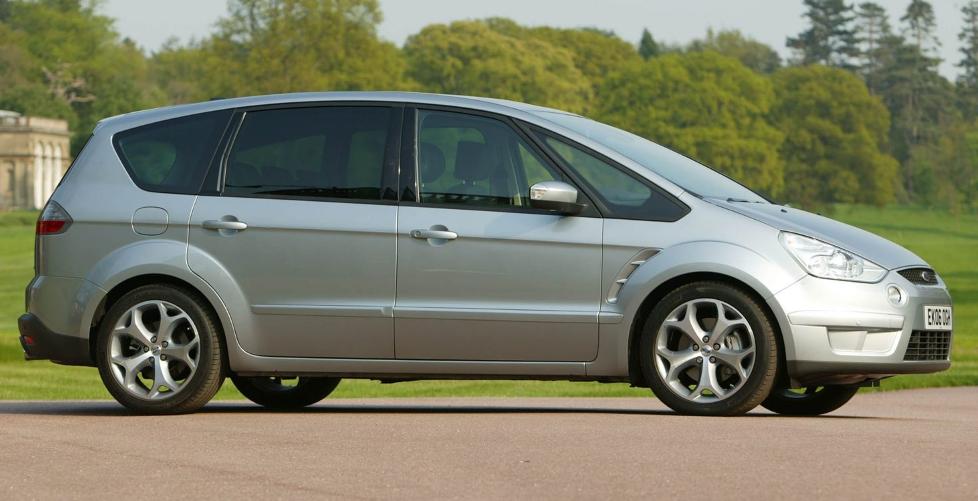 D�RLIGE BATTERIER: If�lge ADAC er Ford S-Max blant de minst p�litelige bilene, grunnet batteritr�bbel. FOTO: Produsent