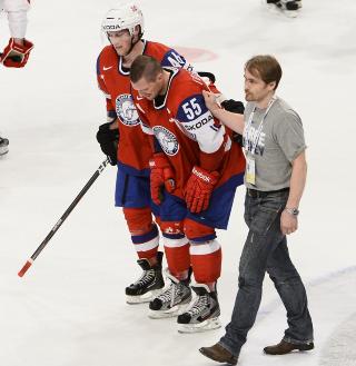 HAPPY ENDING: Hockeylandslaget sleit mot Danmark, men vant til slutt. Ogs� Tollefsen-dramaet fikk en �lreit utgang. Foto: Claudio Bresciani / NTB scanpix