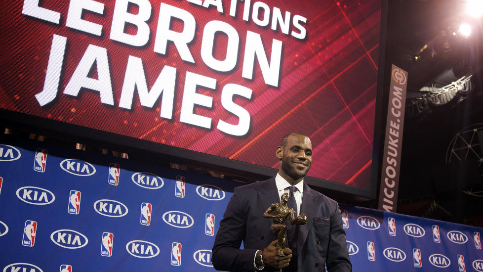 MANGLET EN TREPOENGER: LeBron James fikk 1207 av 1210 mulige poeng i k�ringen av �rets NBA-spiller. Foto: J Pat Carter / AP / NTB Scanpix