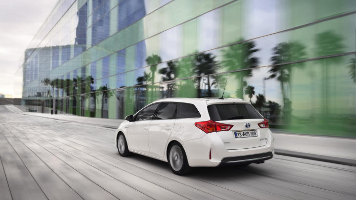 HYBRID: Auris-stasjonsvognen Touring Sports kommer i august. Foto: TOYOTA