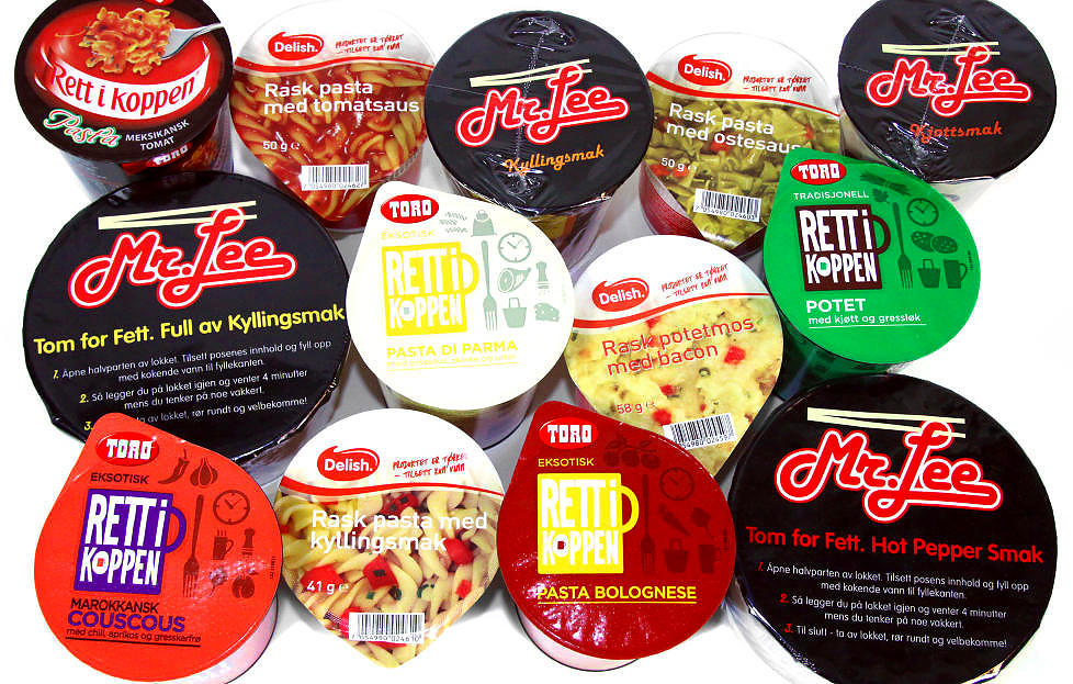LETTVINT: Hell kokende vann i begeret, vent noen minutter, og vips, s� har du et lite m�ltid. Men la det bli innimellom, det er nemlig ikke s� mye annet enn kalorier, salt, kjappe karbohydrater og litt fett i disse rettene.  Foto: ERIK HELGENESET