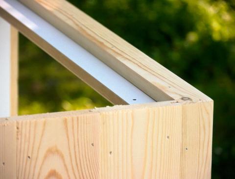 4. Avslutt panelbordene jevnt med rammen.  Foto: �ivind Lie