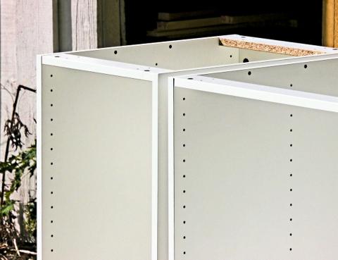 5. og 6. SETTE SAMMEN FLERE SKROG: Vil du sette sammen flere skrog, lager du en �pning mellom dem p� 21 mm.  Foto: �ivind Lie