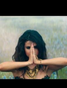 Selena Gomez i kjole fra  norsk stjernefavoritt