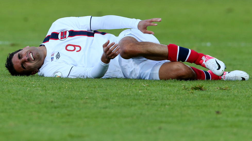 UTE RESTEN AV SESONGEN: Mohammed Abdellaoue har revet av deler av en l�rmuskel. N� mister han sannsynligvis ogs� kampen mot Albania.  Foto: H�kon Mosvold Larsen / NTB scanpix