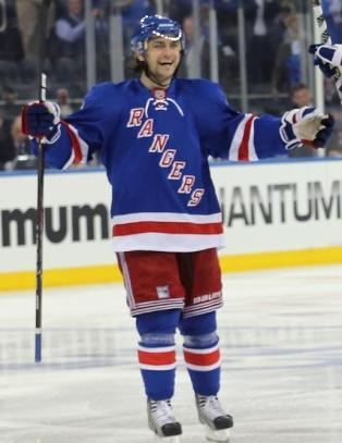 Her gliser Zuccarello etter � ha n�dd en ny milep�l