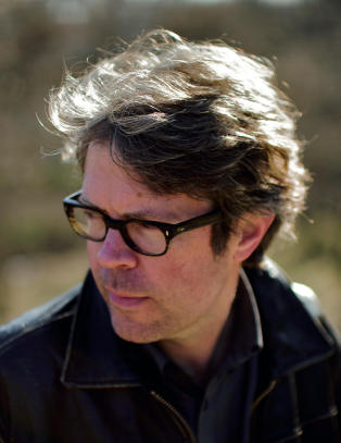 �Enhver stor kj�rlighet begynner med et svik�