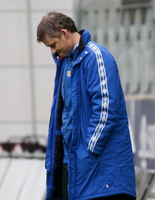 - Solskj�r b�r vurdere sin egen stilling