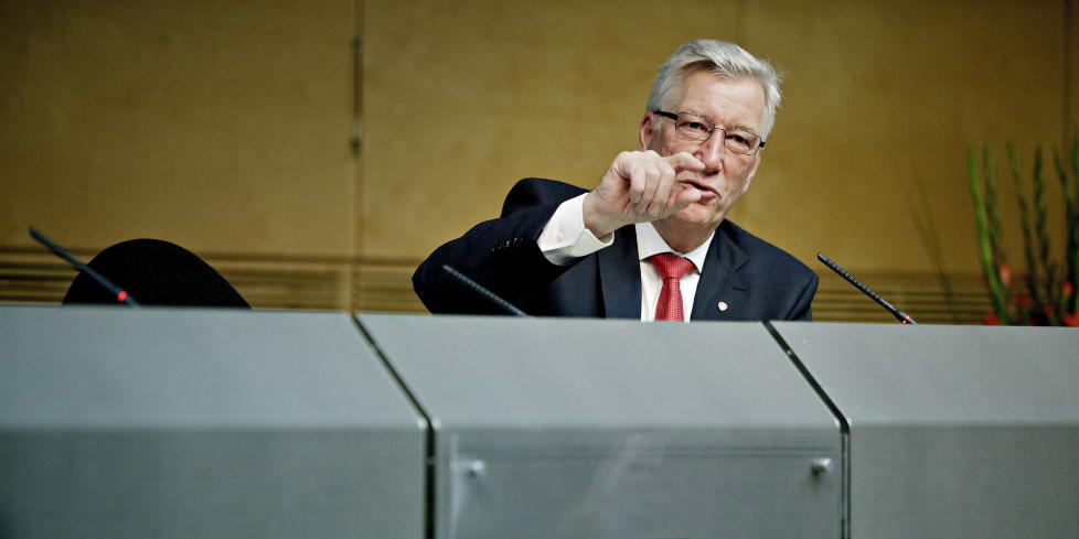 LITT MER: Her er finansminister Sigbj�rn Johnsen da han la fram statsbudsjettet for 2013 i fjor. I revidert �kes blant annet vrakpanten. Foto: Torbj�rn Katborg Gr�nning / Dagbladet