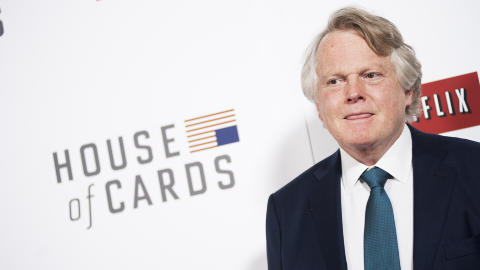 BYGDE KORTHUS: Lord Michael Dobbs brukte litteraturen som hevn mot sin tidligere sjef Margaret Thatcher. I dag gjester han Nordiske Mediedager i Bergen.
Foto: Jemal Countess / Getty/AFP / NTB Scanpix